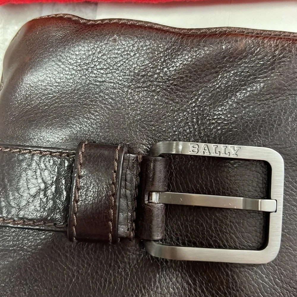 BALLY Leather Flat Messenger Bag Men Unisex Durable Large Dark Brown Auth.